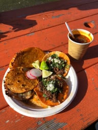 Birrieria La Plaza - Tacos de Birria